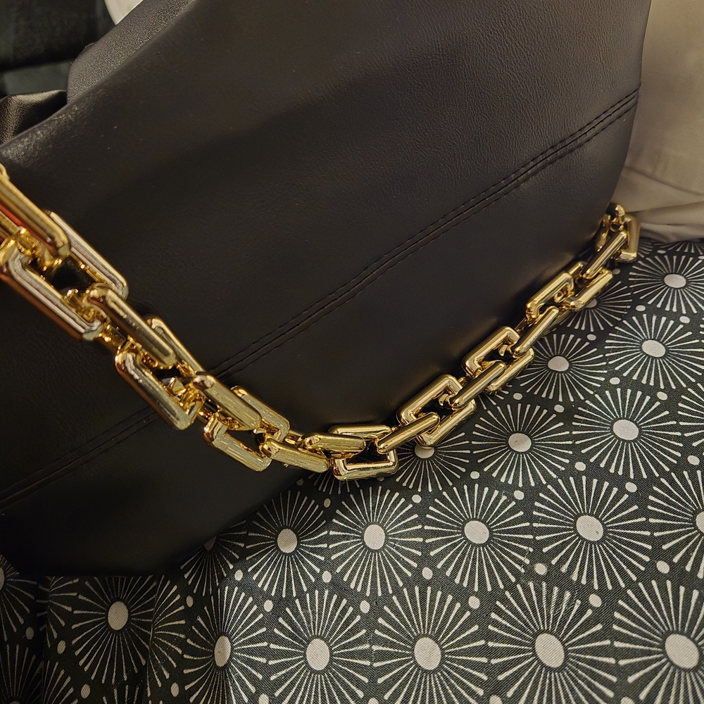 Elegant Black and Gold Women's Bag Faux Leather - Picture 4 of 5